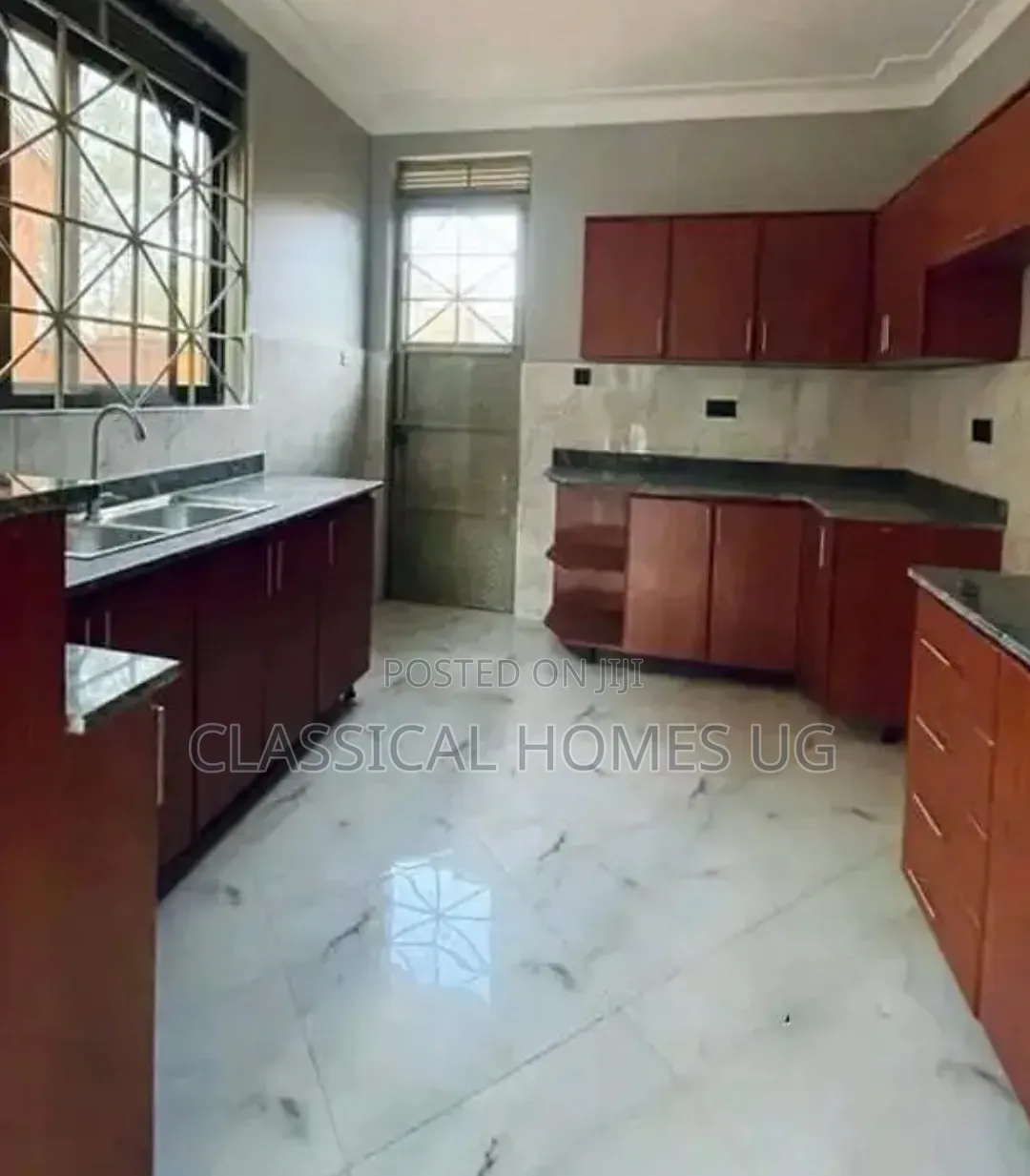 5bdrm Duplex in Kitintale, Central Division for rent