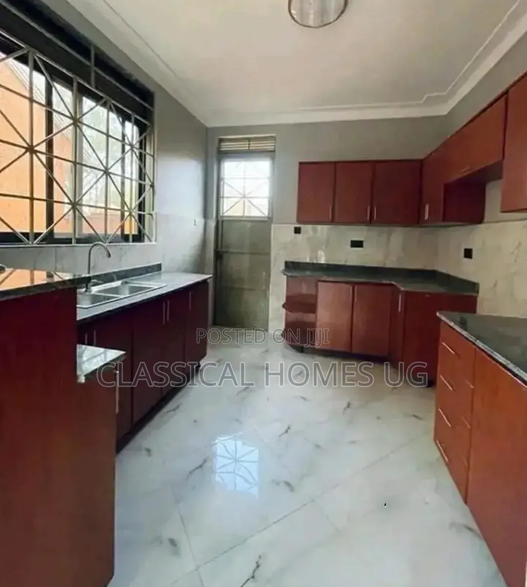 5bdrm Duplex in Kitintale, Central Division for rent