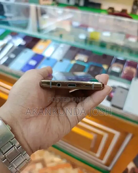 Fujitsu Arrows NX9 F-52A 128 GB Rose Gold