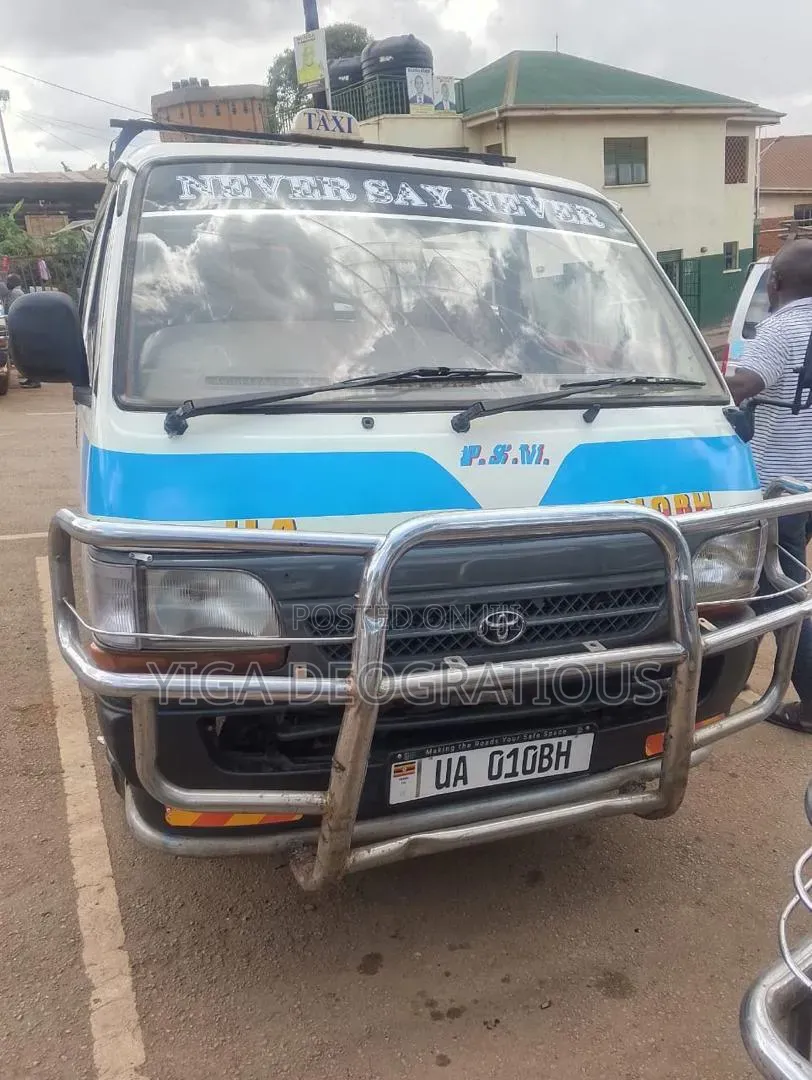 Toyota Grand HiAce 2005 White