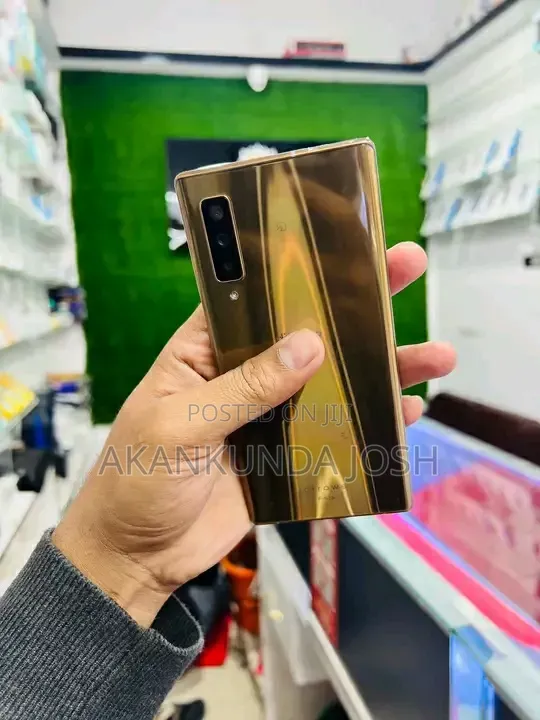 Fujitsu Arrows NX9 F-52A 128 GB Gold