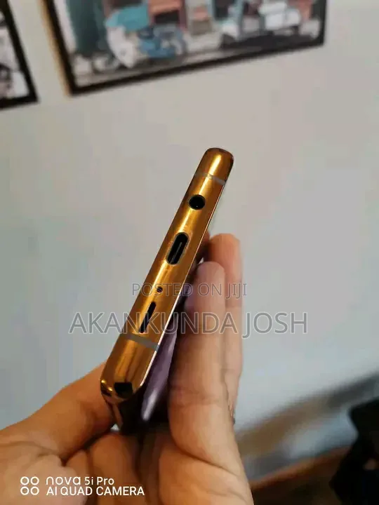Fujitsu Arrows NX9 F-52A 128 GB Gold