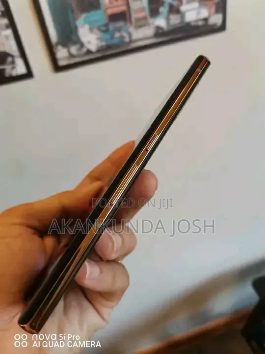 Fujitsu Arrows NX9 F-52A 128 GB Gold