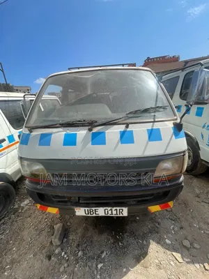 Toyota HiAce 2003 White