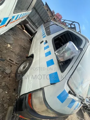 Toyota HiAce 2003 White