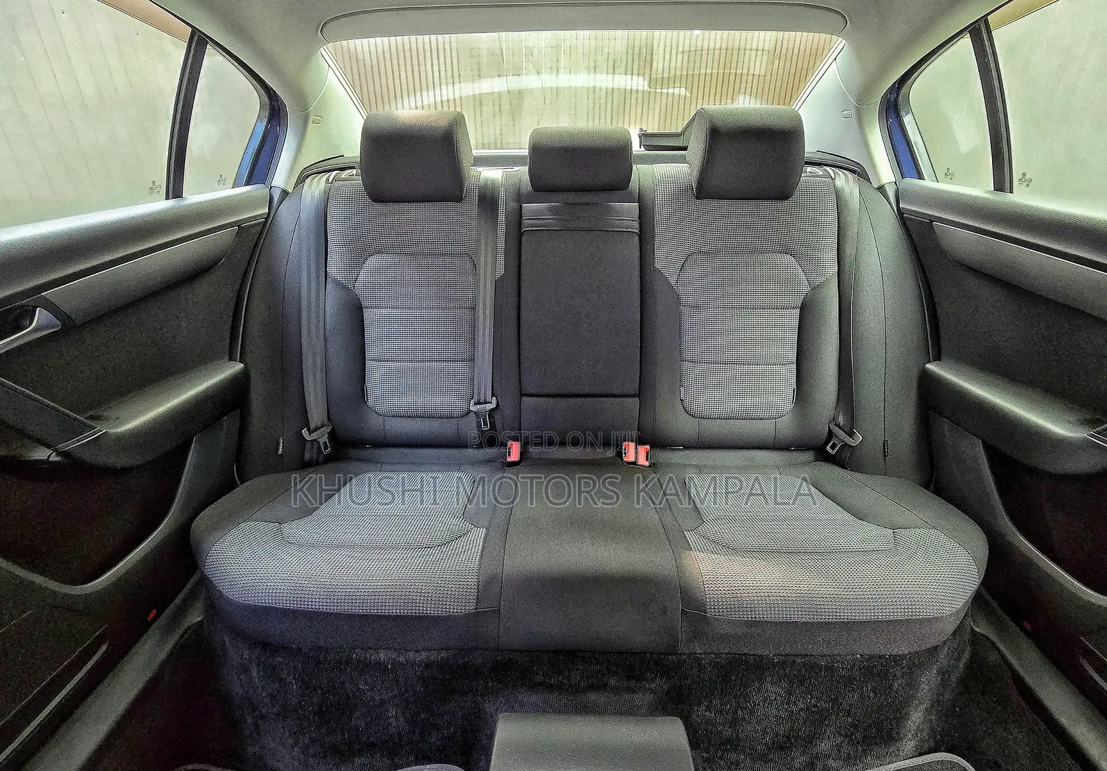 Volkswagen Passat 2012 Blue