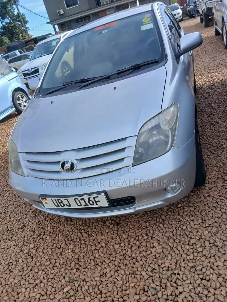 Toyota IST 2006 Silver