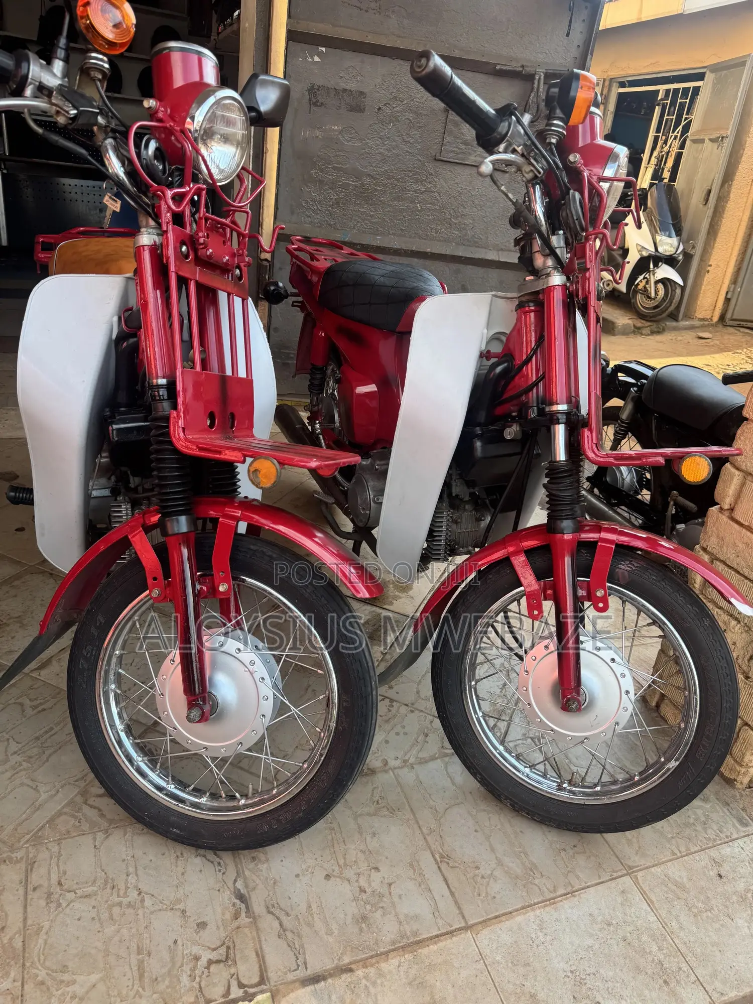 Honda 2000 Red