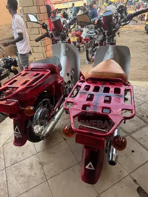 Honda 2000 Red