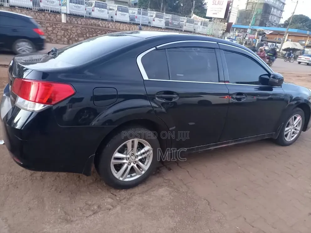 Subaru Legacy 2.5i 2011 Black