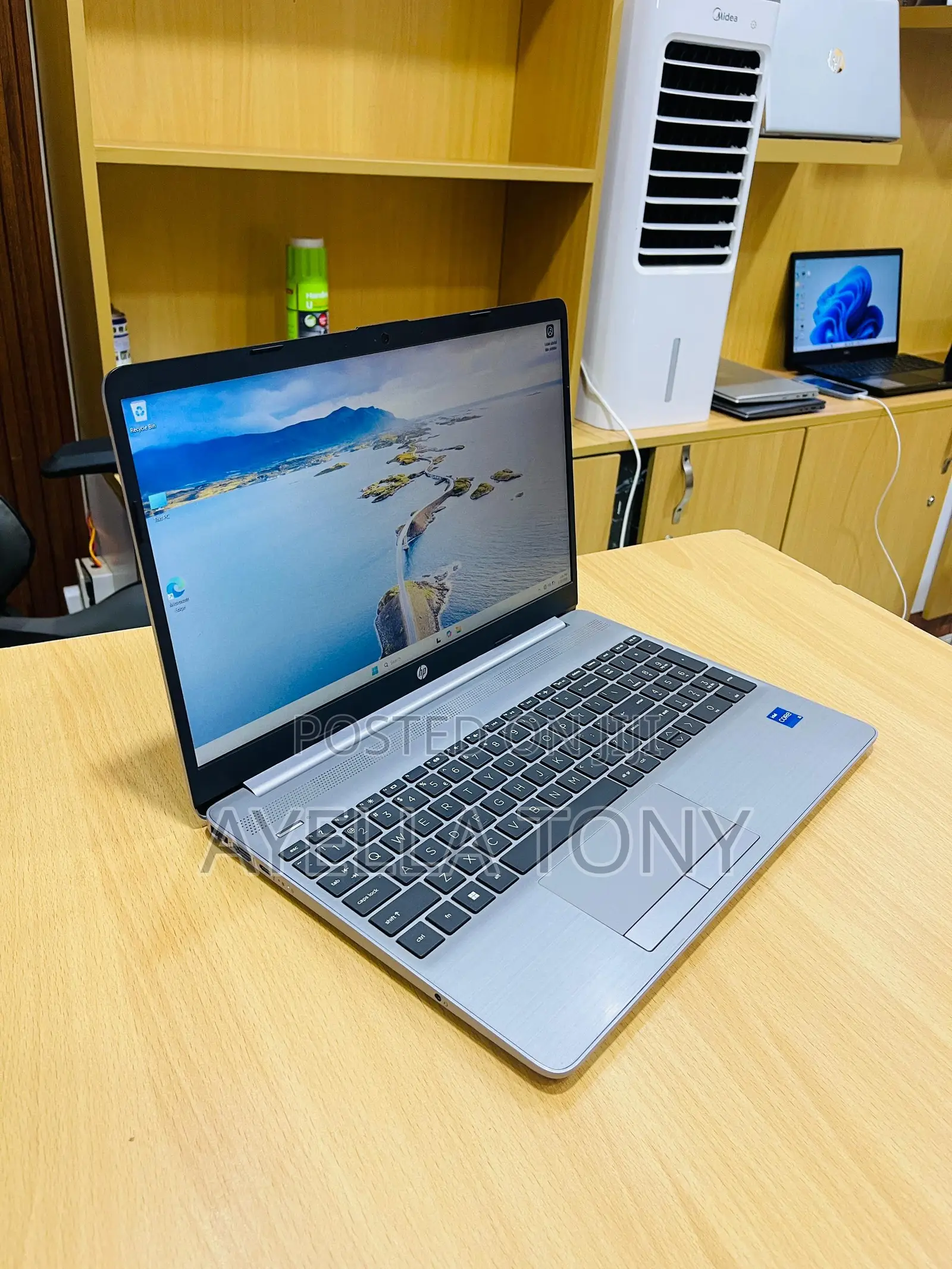 New Laptop HP 250 G8 8GB Intel Core i5 SSD 256GB