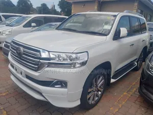 Toyota Land Cruiser 4.6 V8 ZX 2018 White