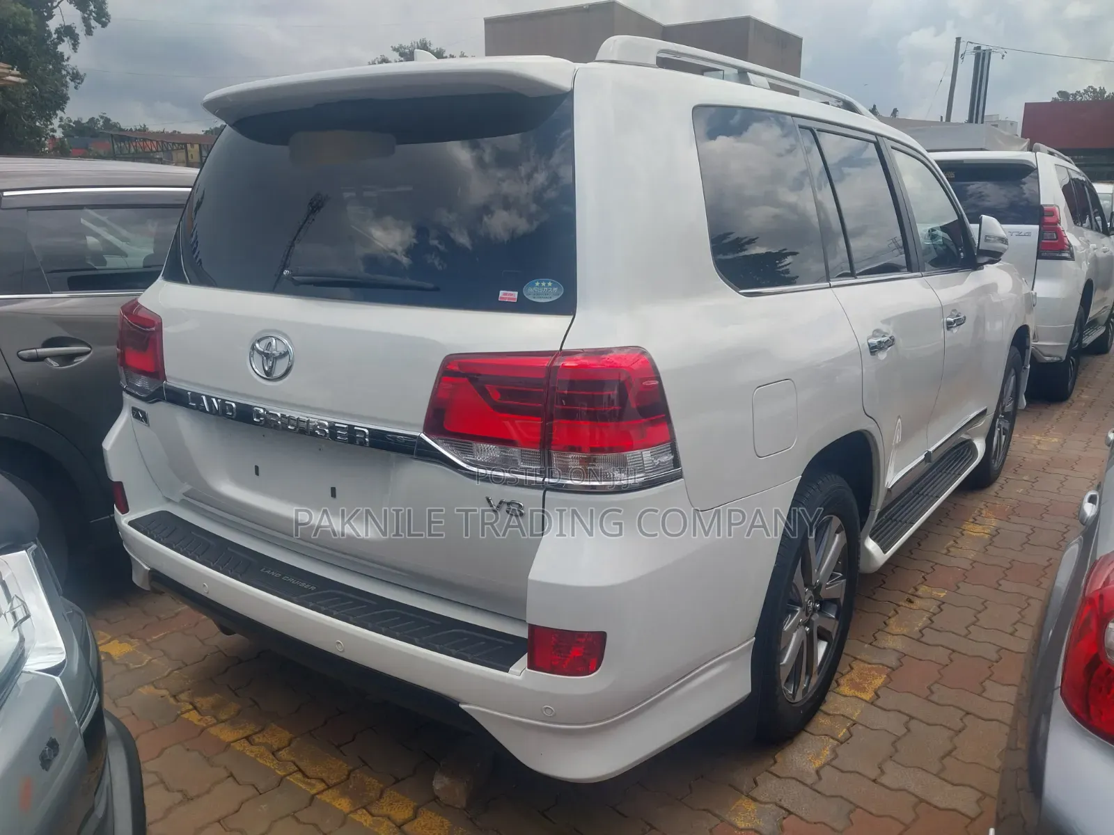 Toyota Land Cruiser 4.6 V8 ZX 2018 White