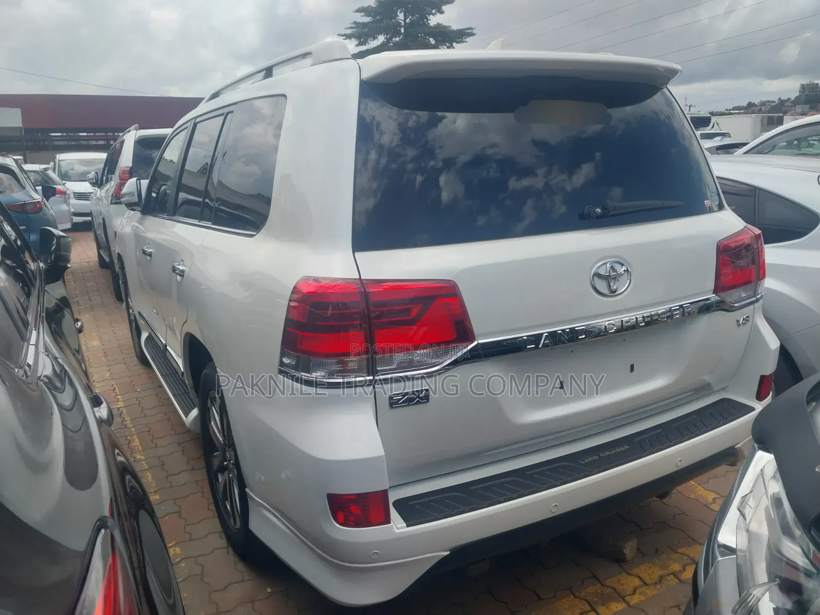 Toyota Land Cruiser 4.6 V8 ZX 2018 White
