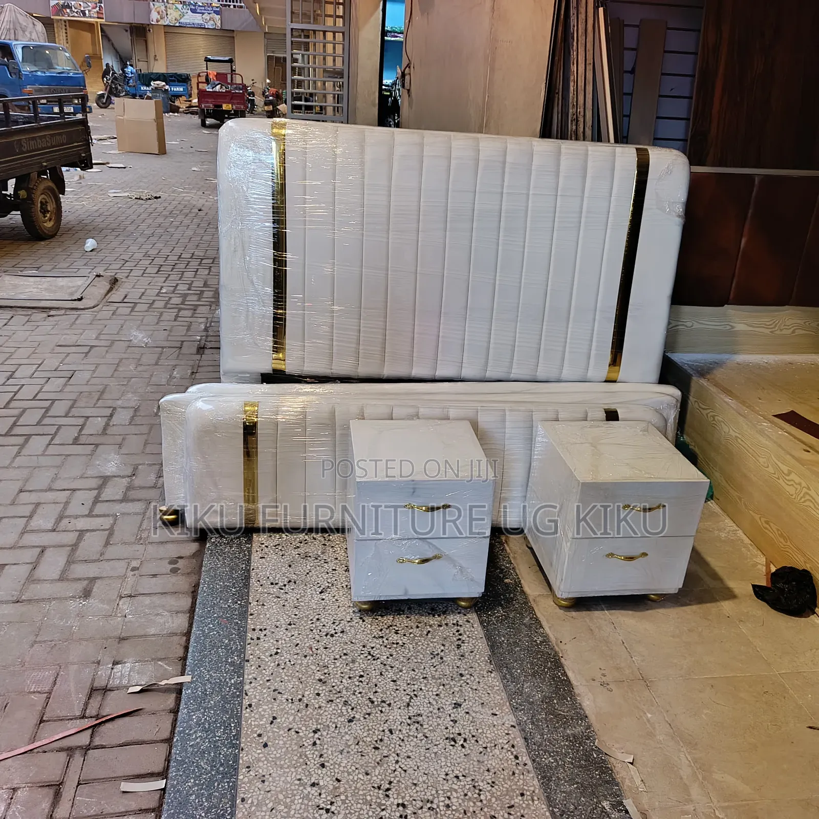 Luxury Five by Six Bed Available at Cheap Price