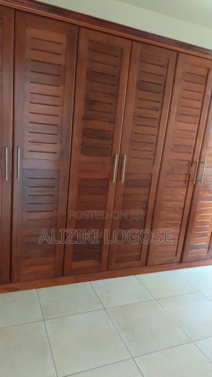 5bdrm Duplex in Lubowa, Central Division for rent