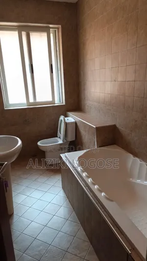 5bdrm Duplex in Lubowa, Central Division for rent