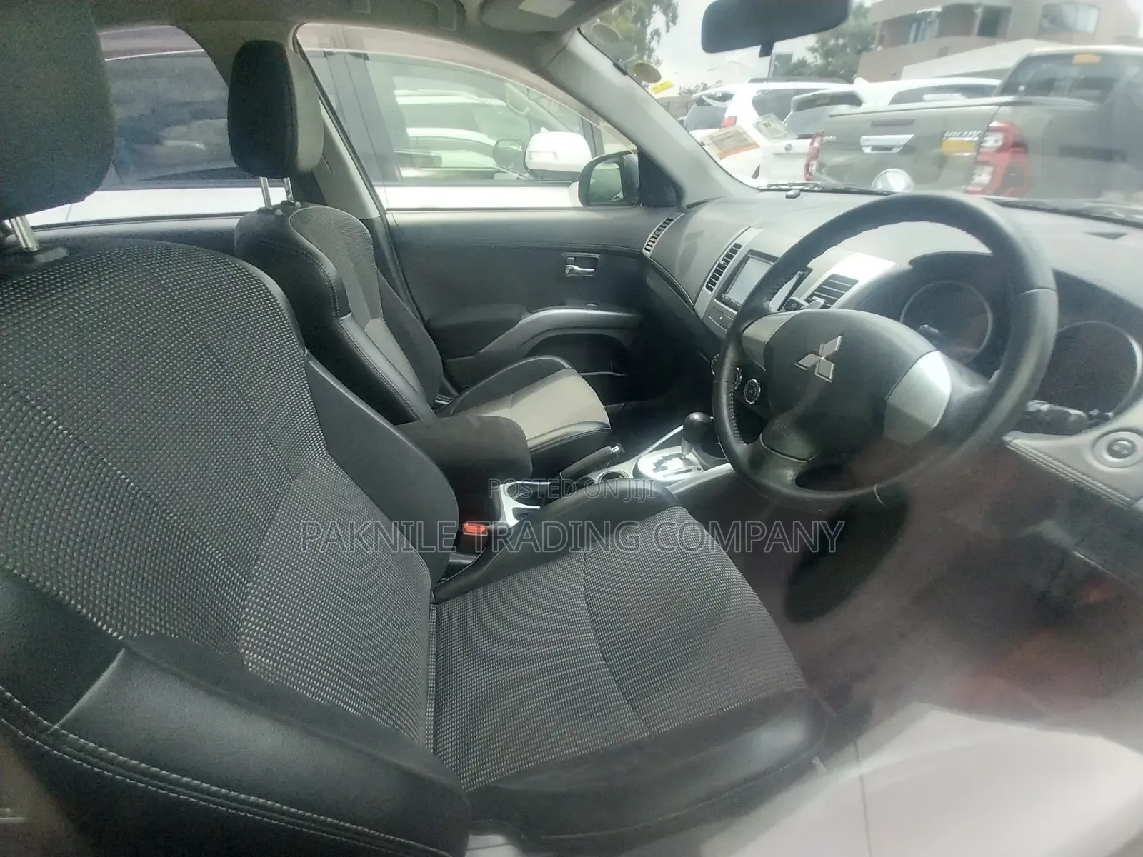 Mitsubishi Outlander SE (AWC) 2013 Silver