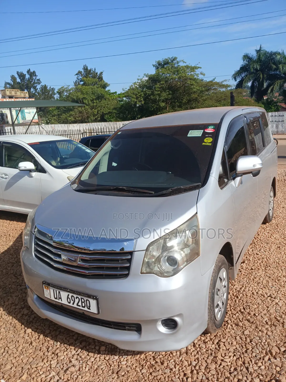 Toyota Noah 2.0 FWD (8 Seater) 2018 Silver
