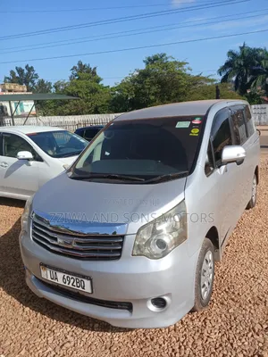 Toyota Noah 2.0 FWD (8 Seater) 2018 Silver