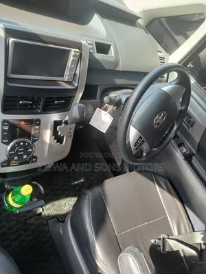 Toyota Noah 2.0 FWD (8 Seater) 2018 Silver