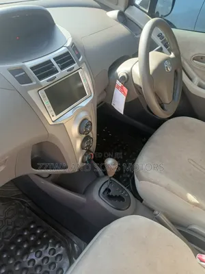 Toyota Vitz 1.5 FWD 5dr 2018 Blue