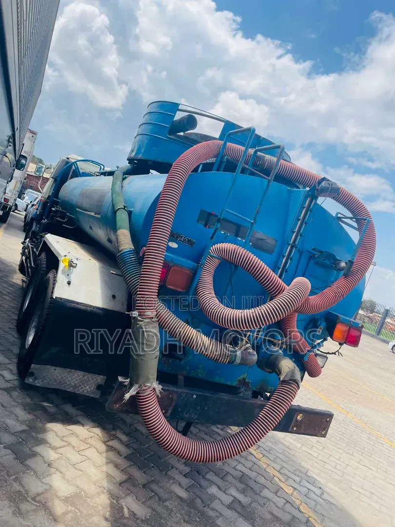 Isuzu Sewage Tank