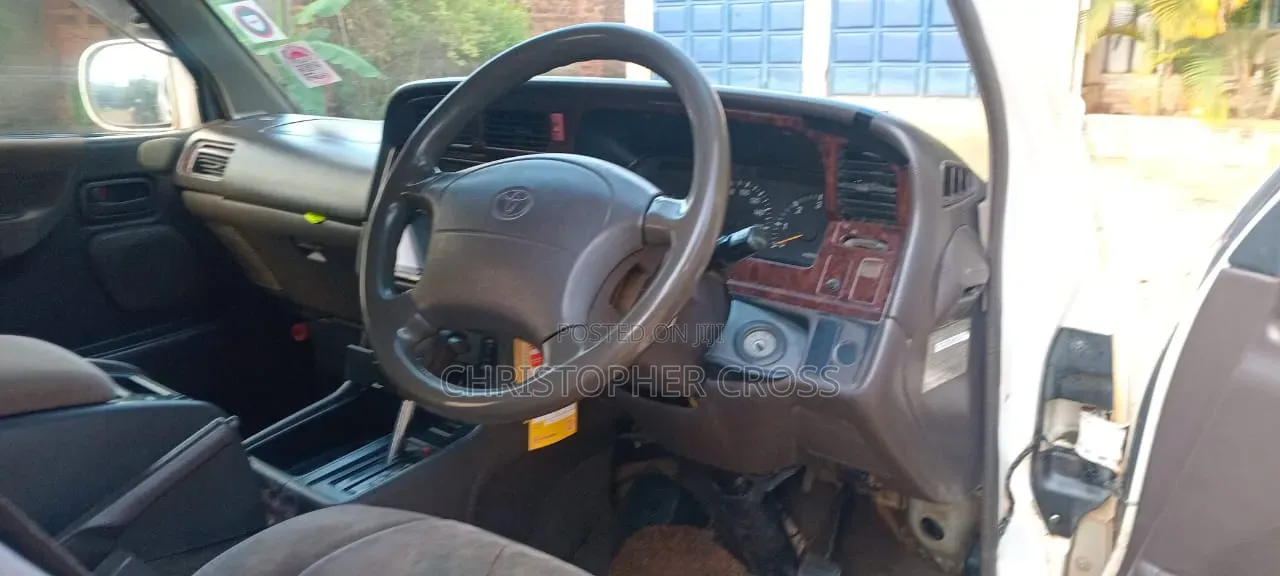 Toyota HiAce 1999 Grey