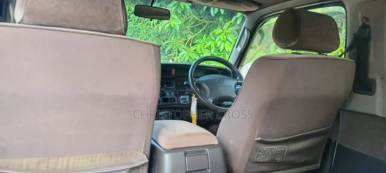 Toyota HiAce 1999 Grey