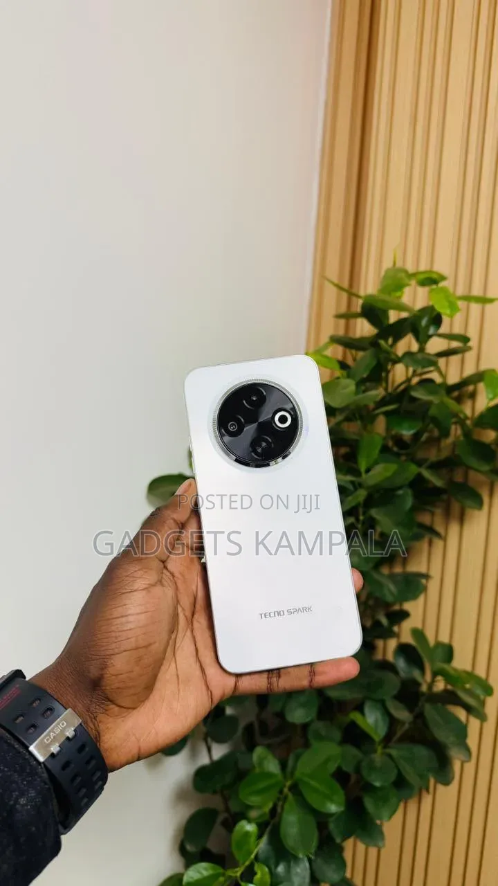 New Tecno Spark 30C 128 GB White