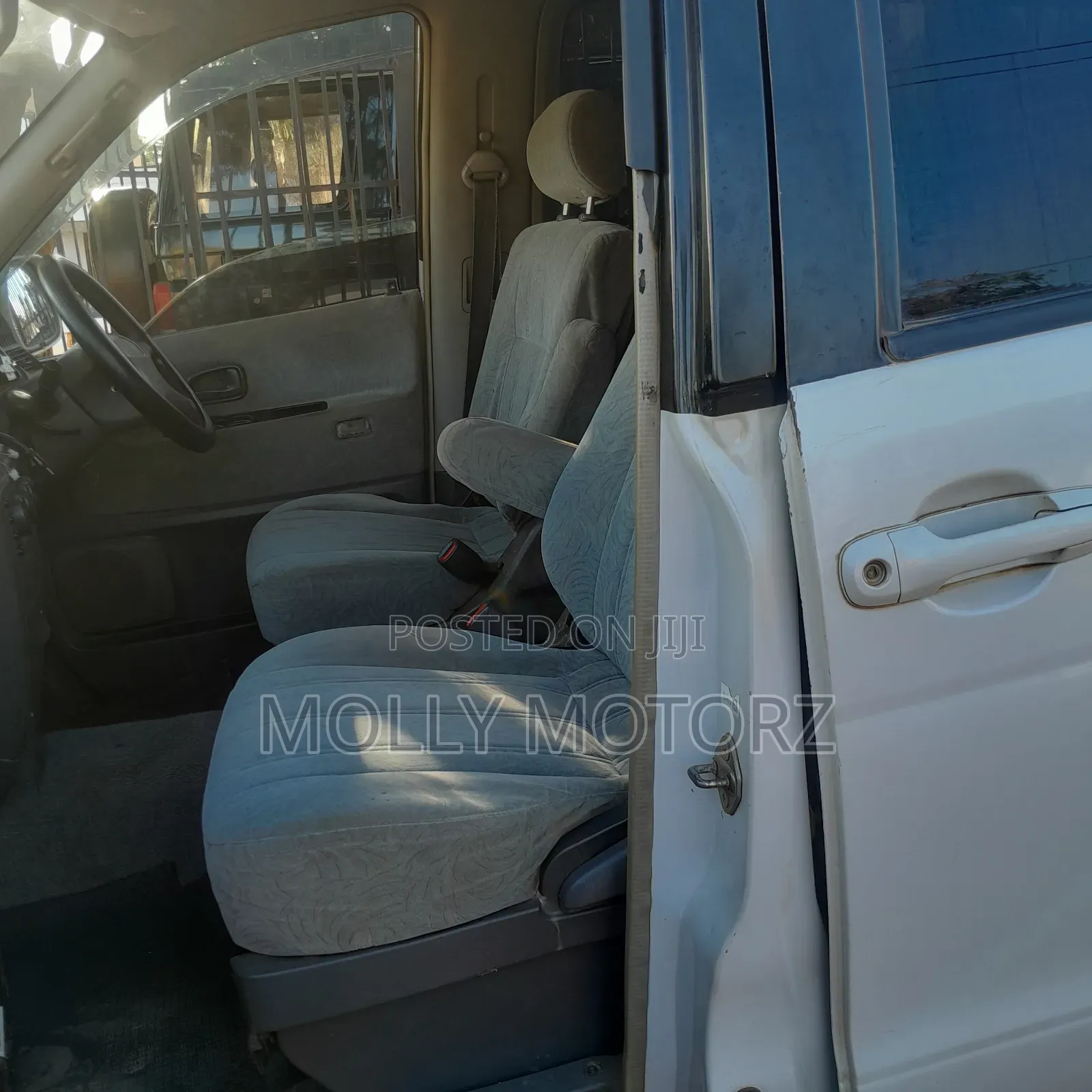 Toyota Noah 2006 White