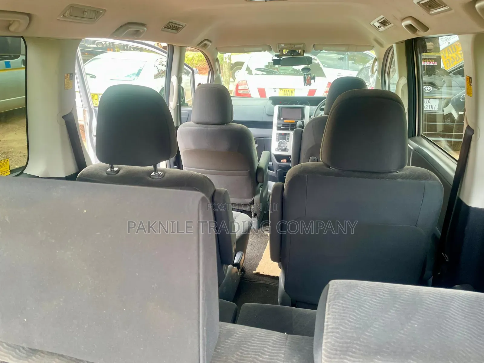 Toyota Noah 2.0 143hp AWD (7 Seater) 2013 Silver