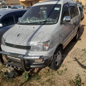 Toyota Noah 2004 White
