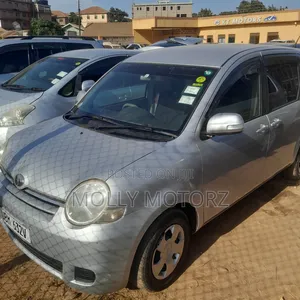 Toyota Ractis 2009 Silver