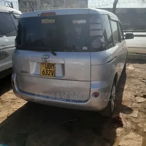 Toyota Ractis 2009 Silver