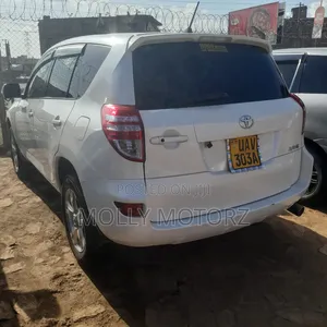 Toyota Vanguard 2002 White