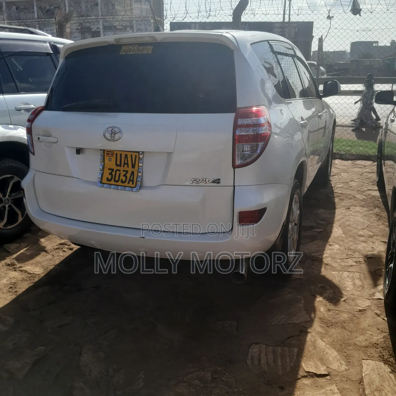 Toyota Vanguard 2002 White
