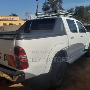 Toyota Hilux 2.5 Cab 2005 White