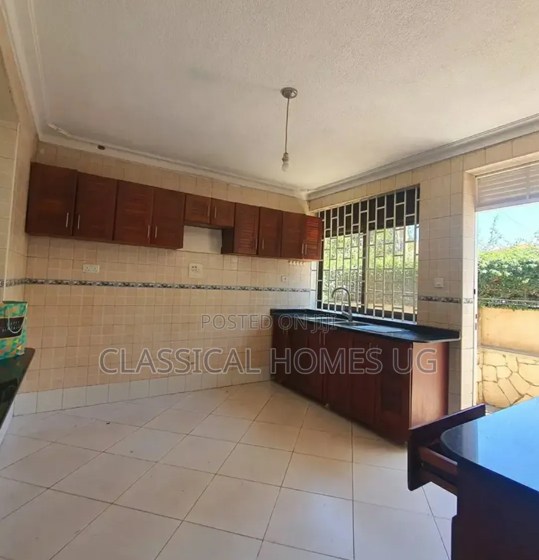 5bdrm Duplex in Kira, Central Division for rent