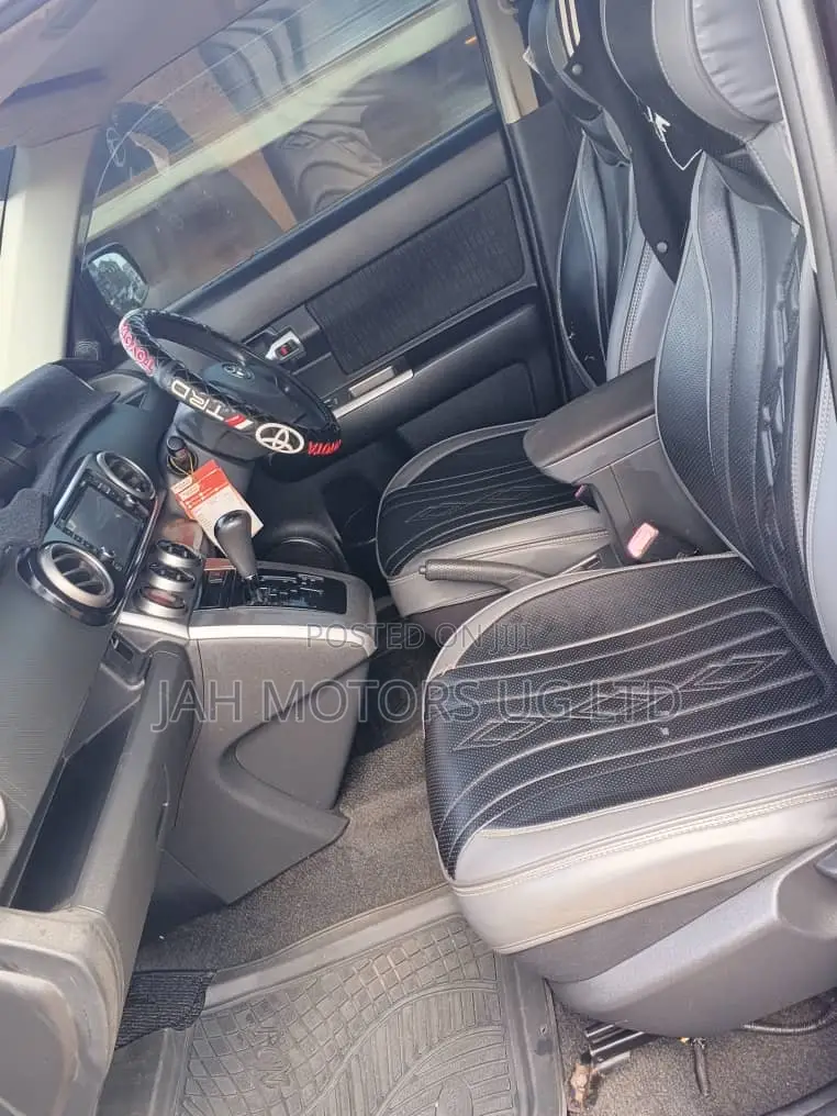 Toyota Corolla Rumion Hatchback 1.5 FWD 2010 Maroon