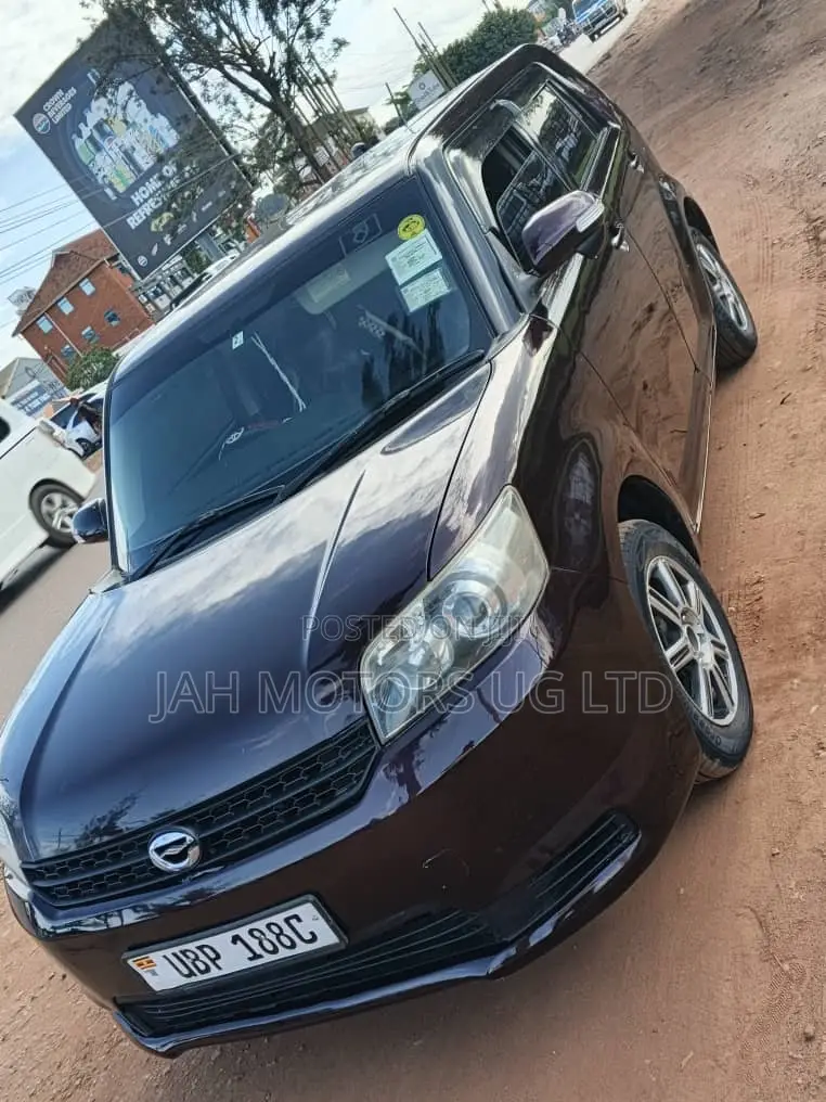 Toyota Corolla Rumion Hatchback 1.5 FWD 2010 Maroon