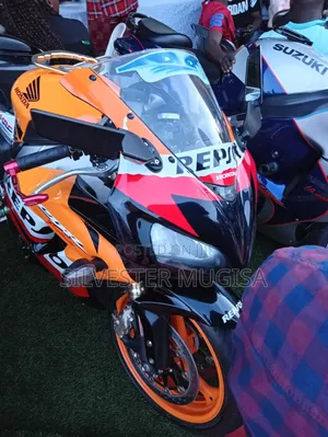 Honda CBR 2018 Orange