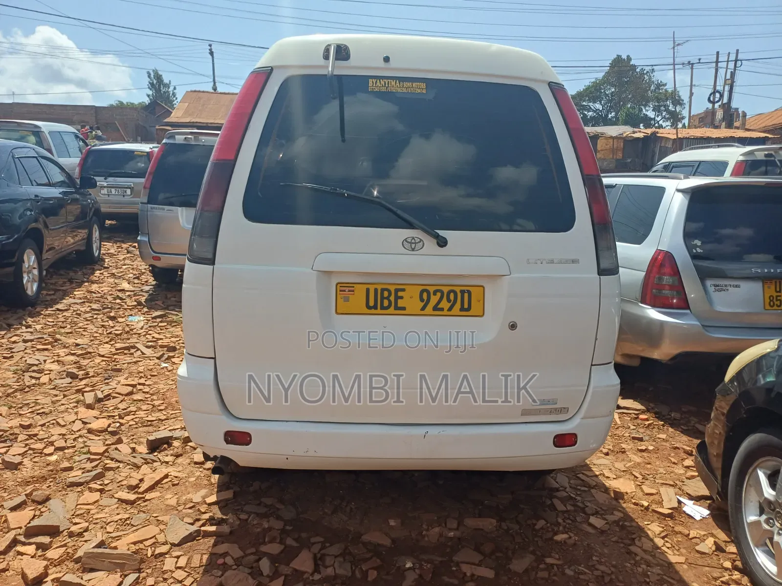 Toyota Noah 2.0 FWD (8 Seater) 2001 White