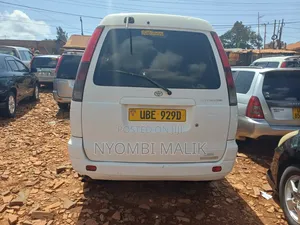 Toyota Noah 2.0 FWD (8 Seater) 2001 White