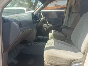 Toyota Noah 2.0 FWD (8 Seater) 2001 White