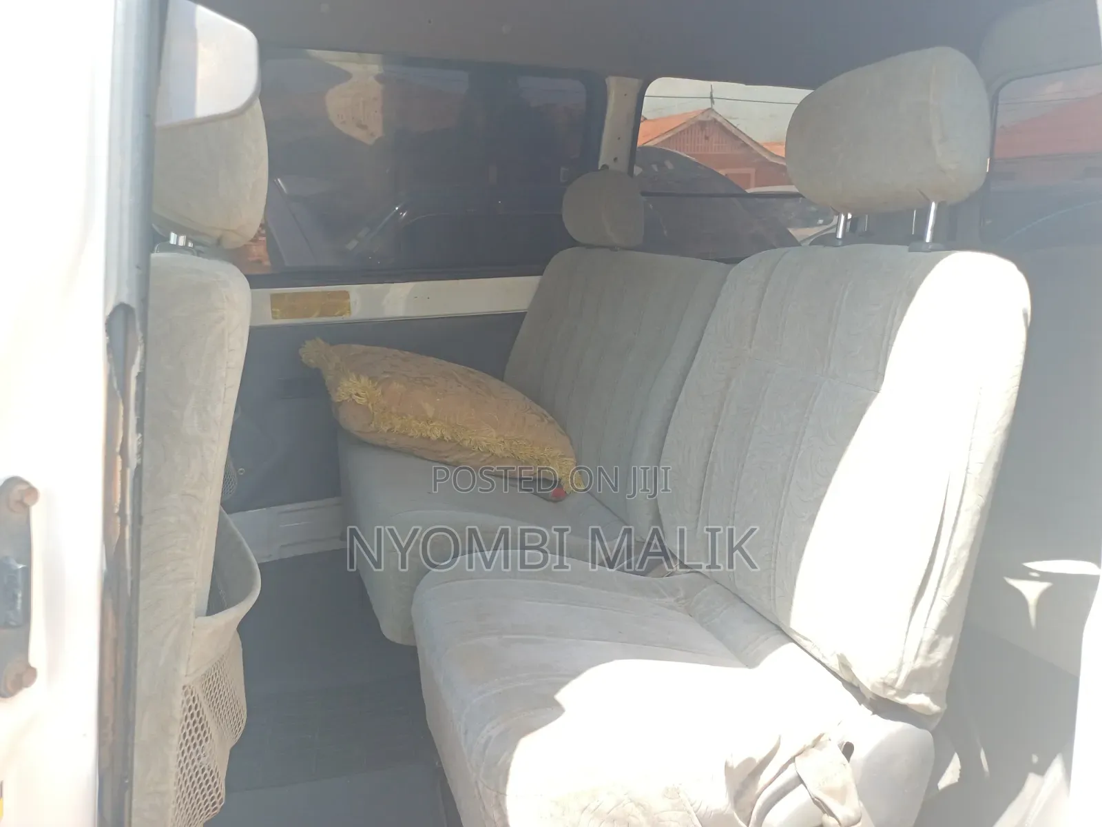 Toyota Noah 2.0 FWD (8 Seater) 2001 White