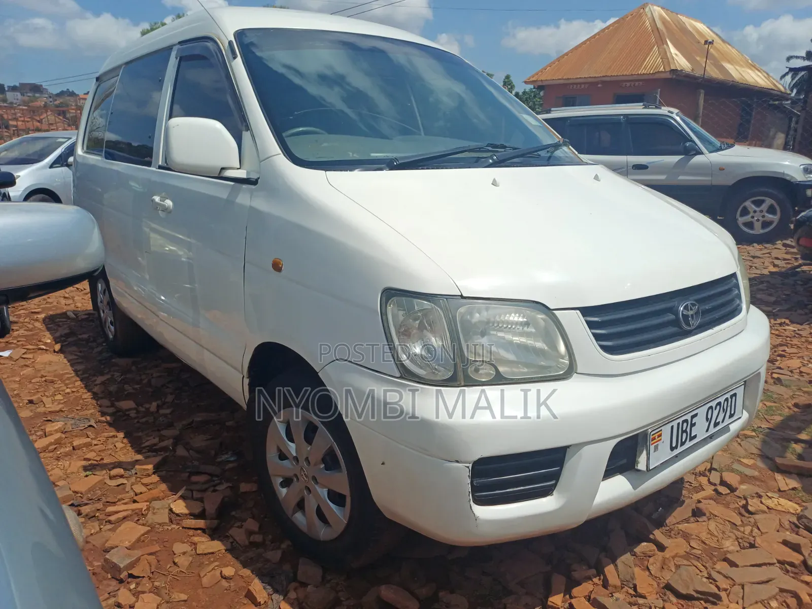 Toyota Noah 2.0 FWD (8 Seater) 2001 White