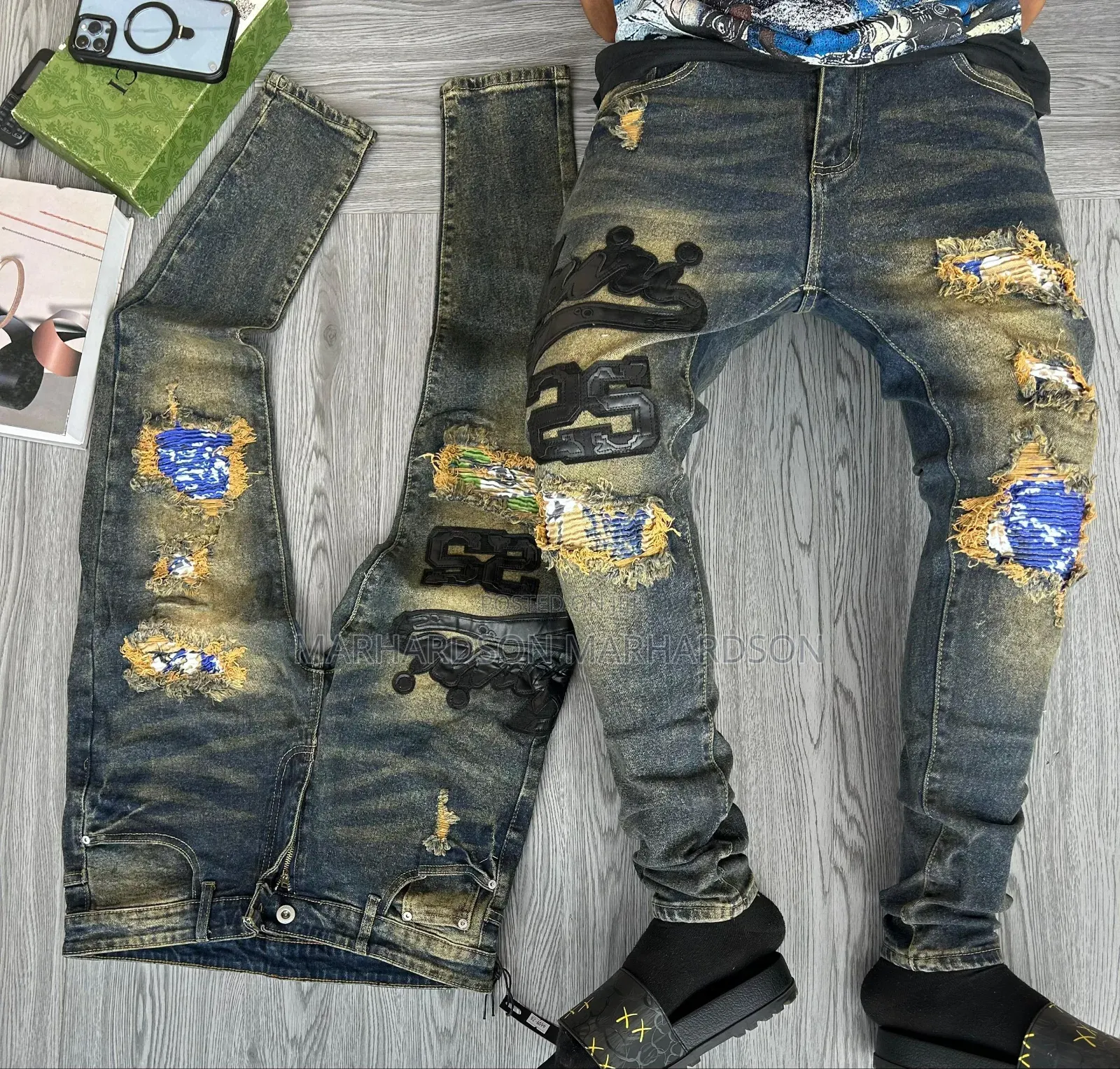 Simple Damaged Jeans