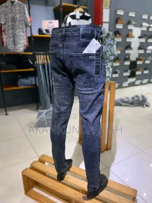 Tapered Jeans