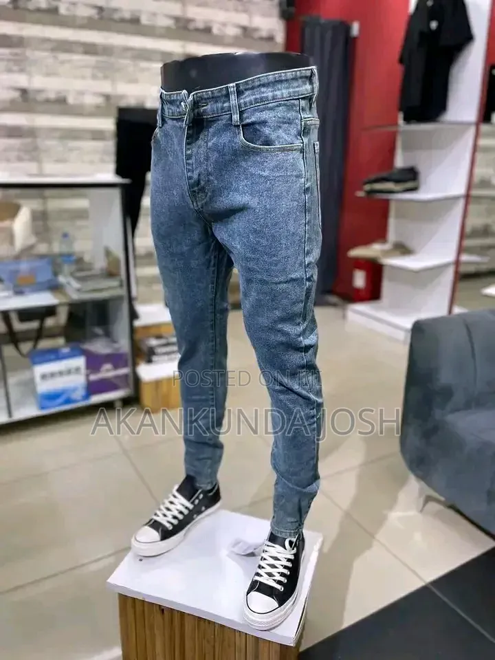 Tapered Jeans